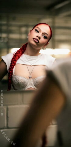Badmómzjay nude photo 27