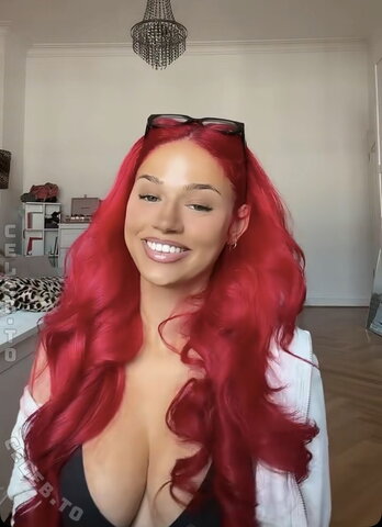 Badmómzjay nude photo 18