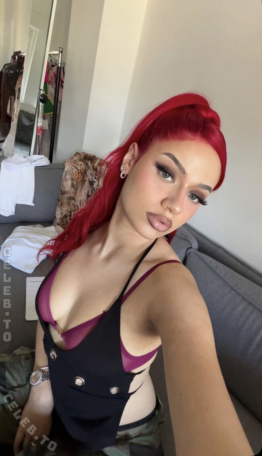 Badmómzjay nude photo 1