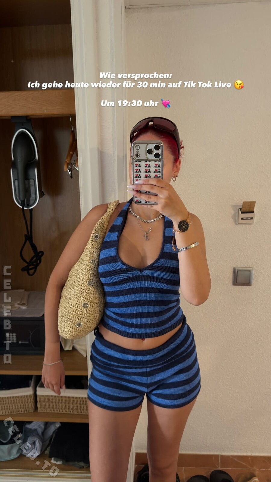 Badmómzjay nude photo 1