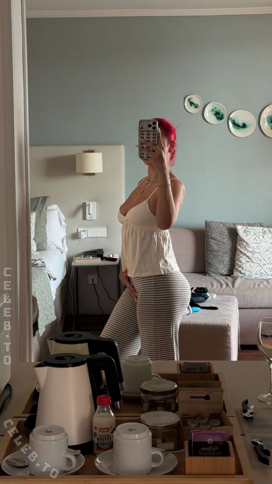 Badmómzjay nude photo 1