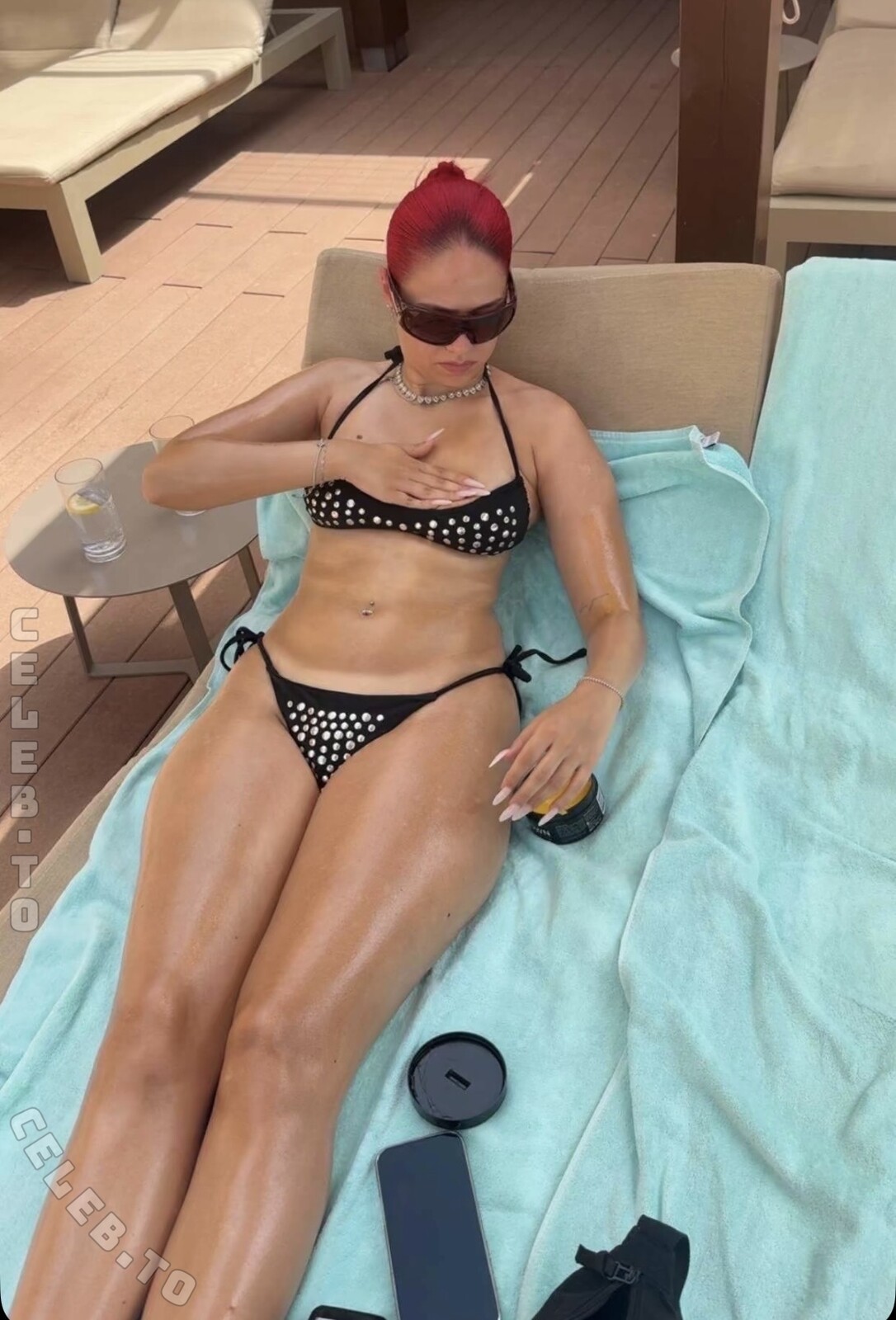 Badmómzjay nude photo 1