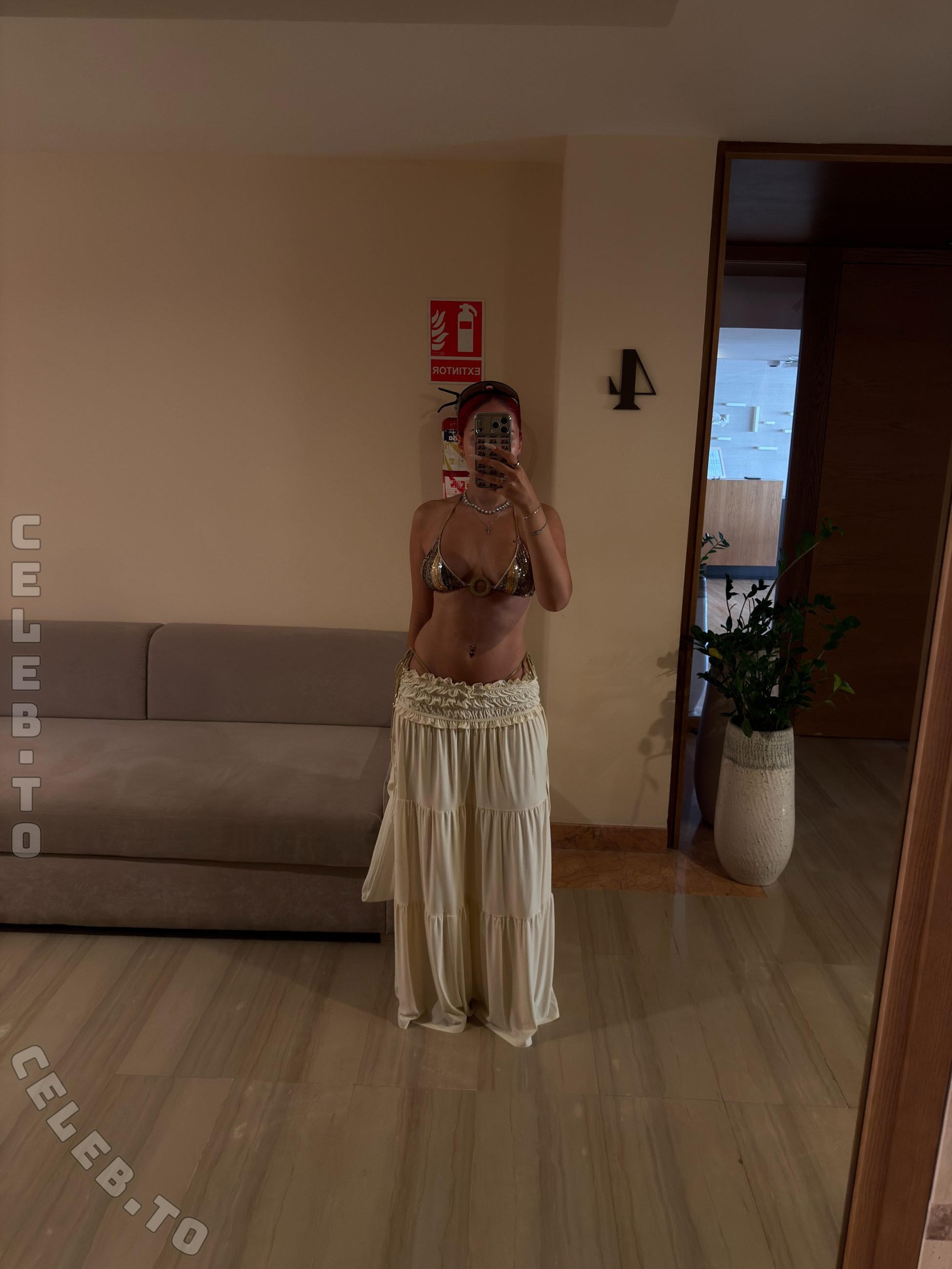 Badmómzjay nude photo 1