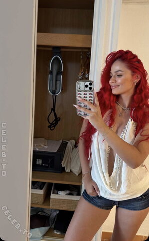 Badmómzjay nude photo 7