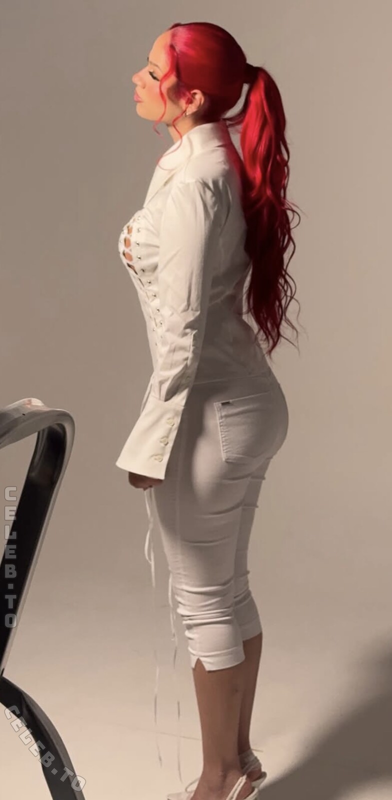 Badmómzjay nude photo 2