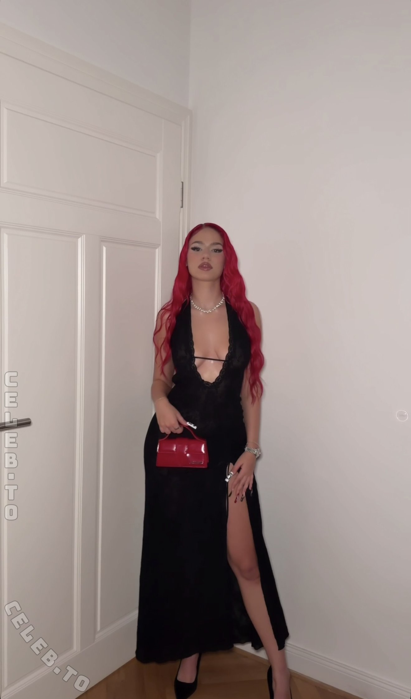 Badmómzjay nude photo 1