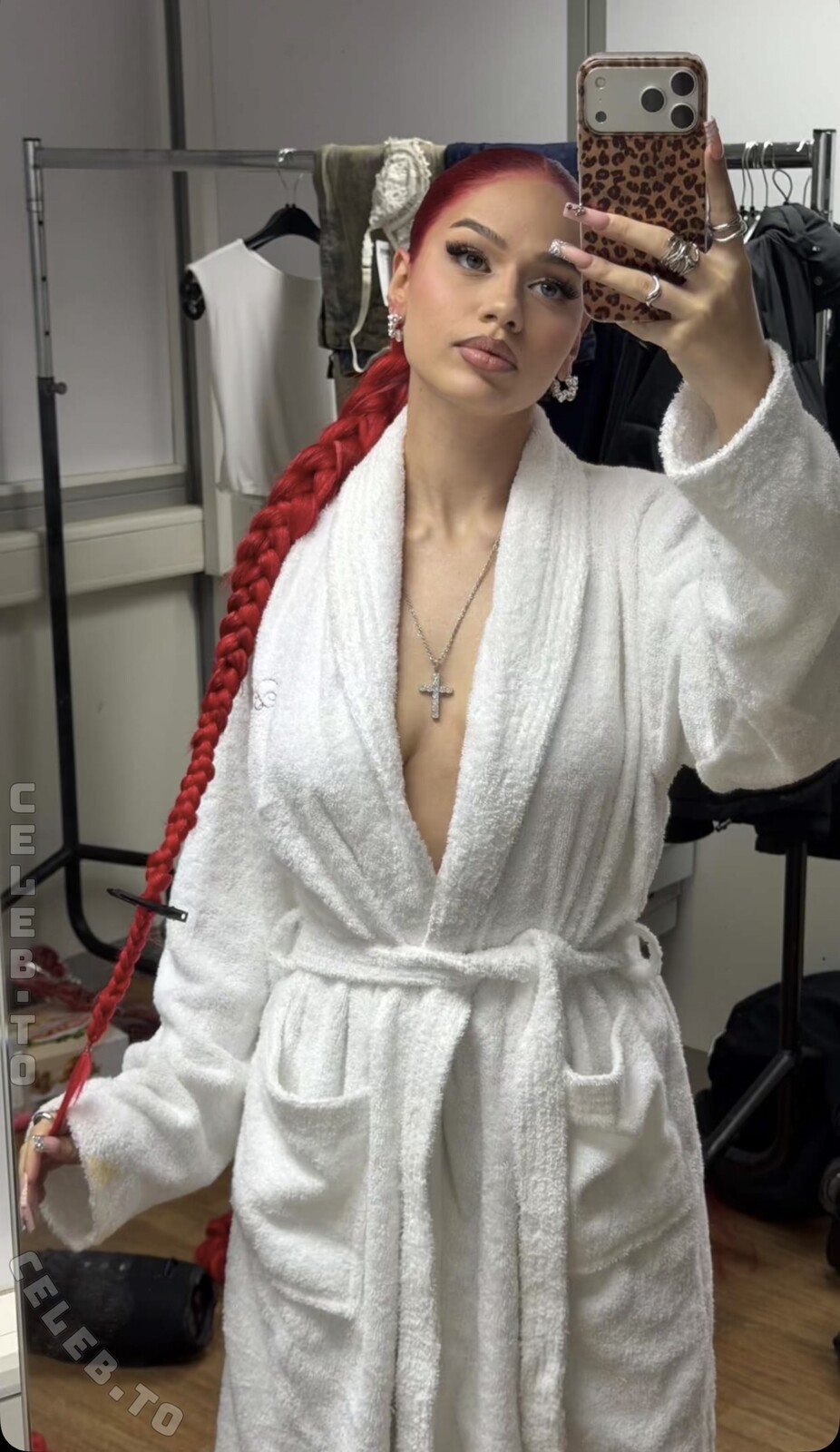 Badmómzjay nude photo 2