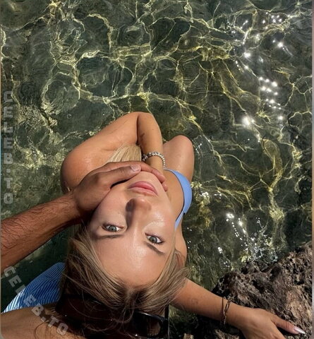Ballerlina – With friend in Greece