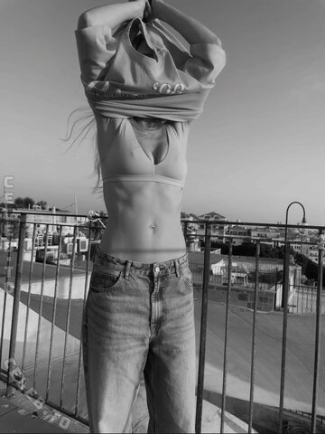 Bar Refaeli nude photo 27