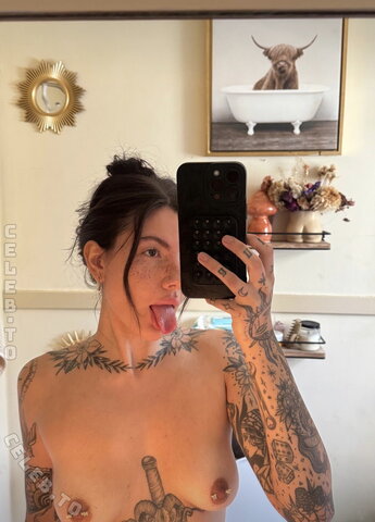 Baristawithtats nude photo 16