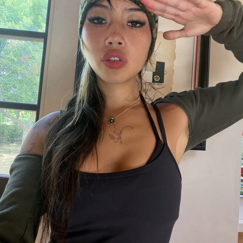 beabadoobee radvxz nude photo 4