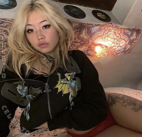 Beabadoobee New (17 photos)