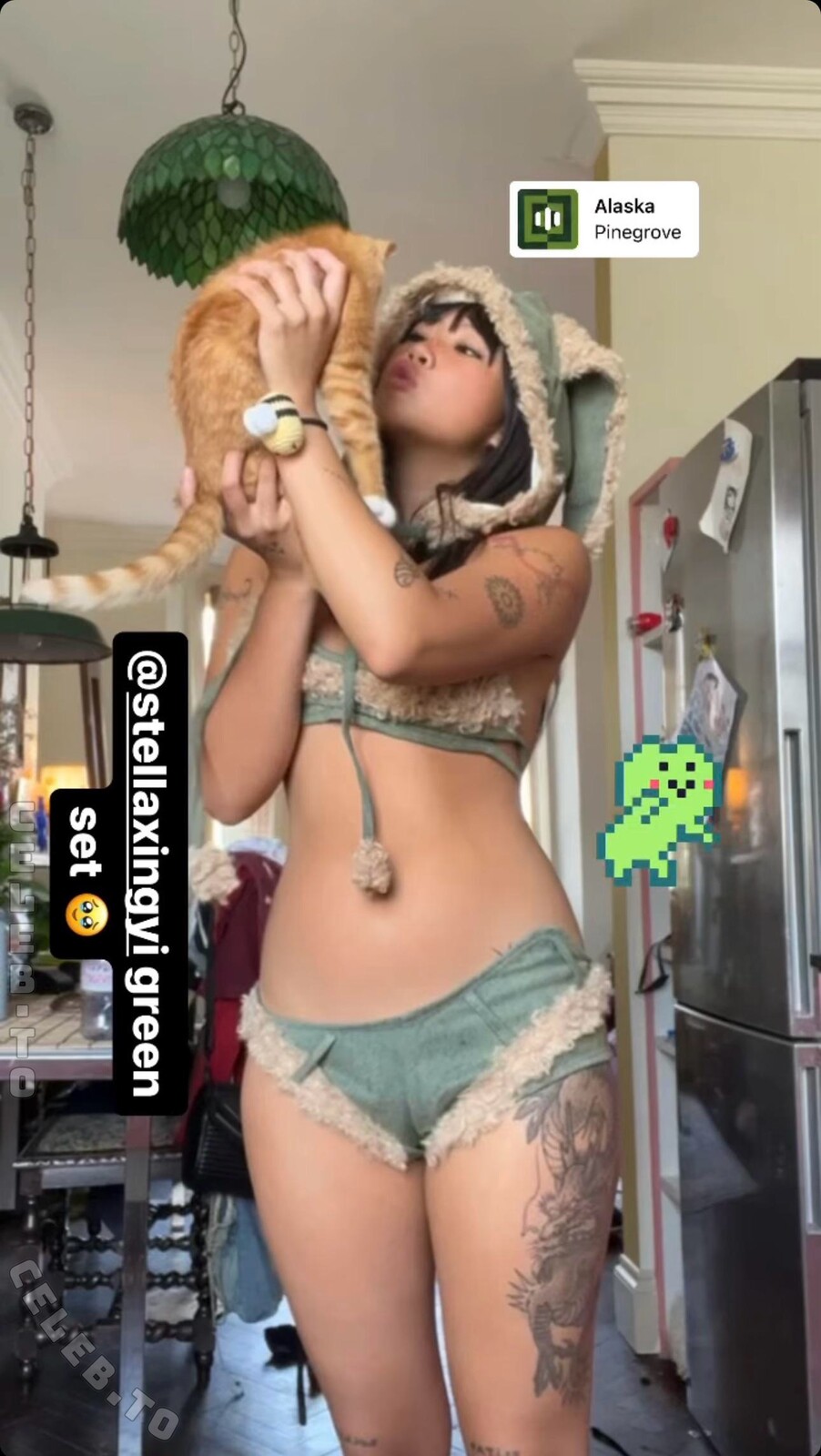 Beabadoobee nude photo 1
