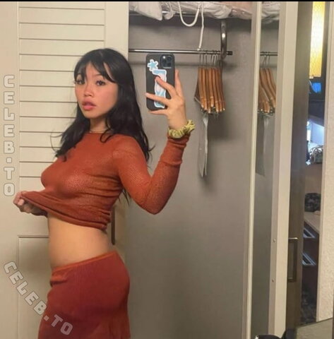 Beabadoobee nude photo 12