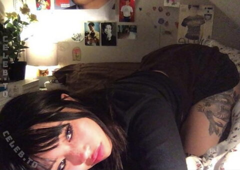 Beabadoobee nude photo 11