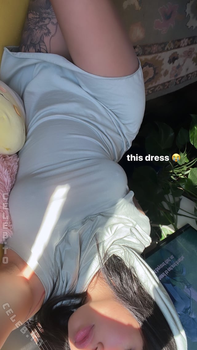 Beabadoobee nude photo 5