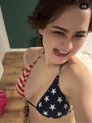 beanswithbombs nude photo 2