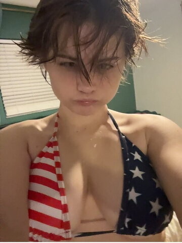 beanswithbombs nude photo 1