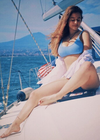 @beatriiz.ma nude photo 2
