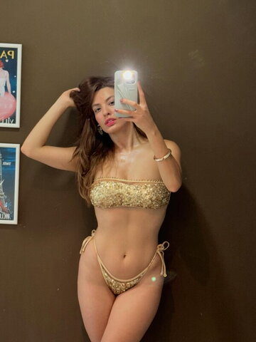 Beatriz Reis nude photo 15