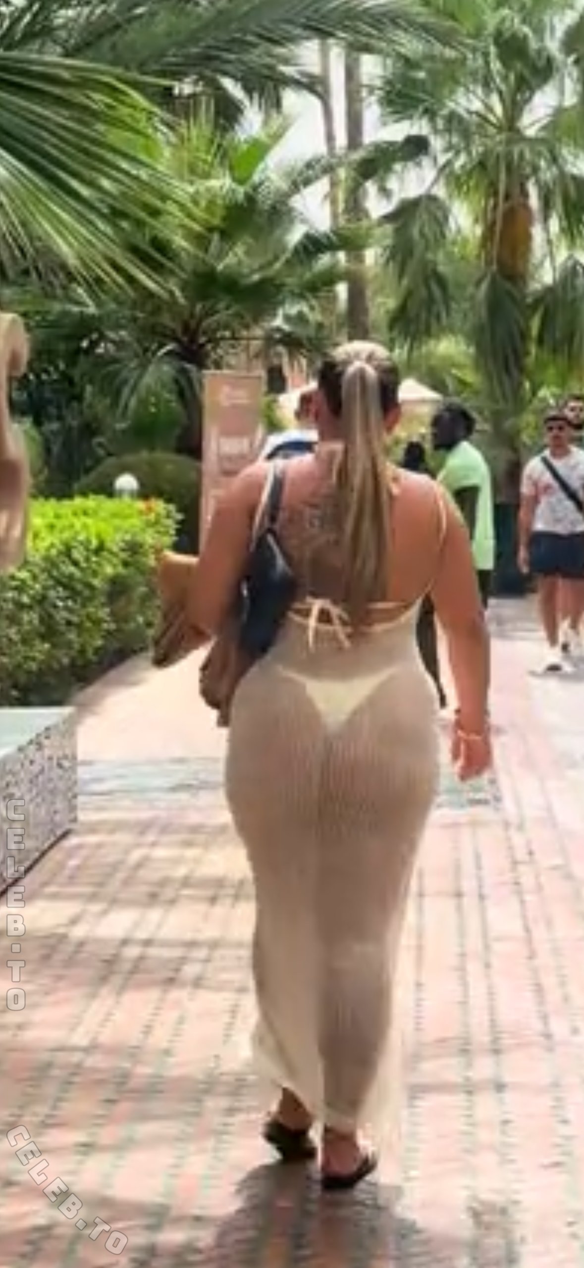 Beatriz Silva nude photo 2