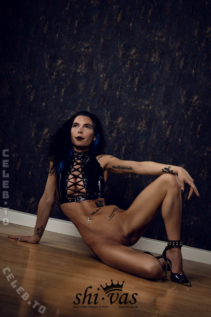 Beautifulmonster1992 nude photo 16