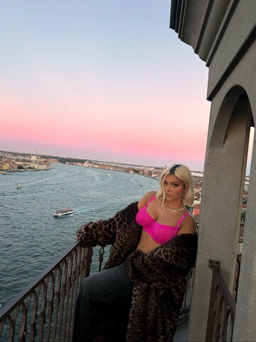 Bebe Rexha Sexy (4 photos)