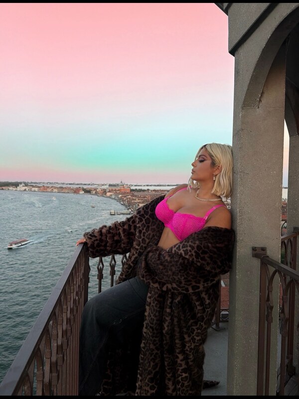 Bebe Rexha nude photo 4