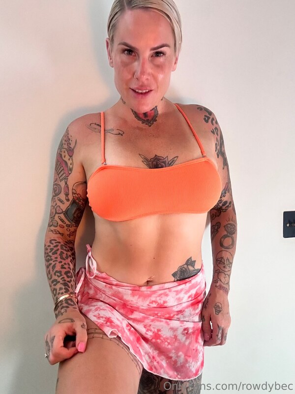 Bec Rawlings nude photo 4