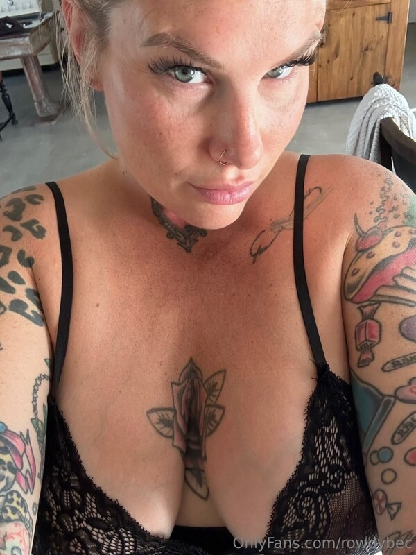Bec Rawlings nude photo 2