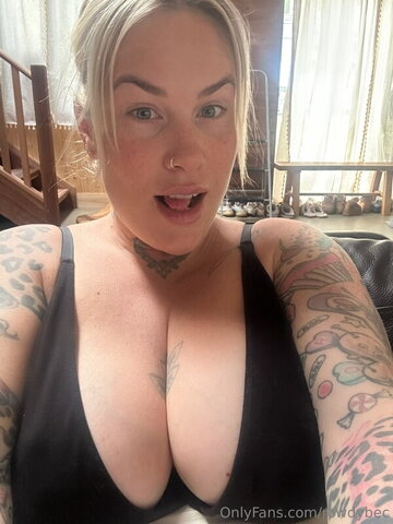 Bec Rawlings nude photo 8
