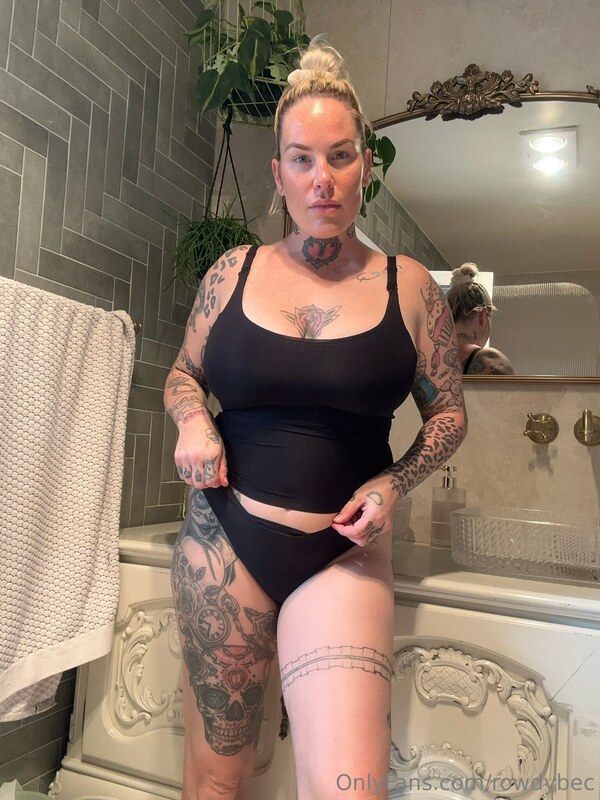 Bec Rawlings nude photo 9