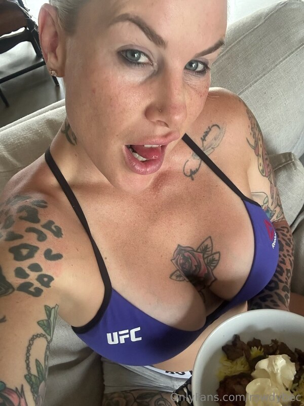 Bec Rawlings nude photo 10