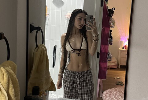 beebee ASMR nude photo 8