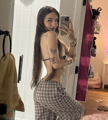 beebee ASMR nude photo 3