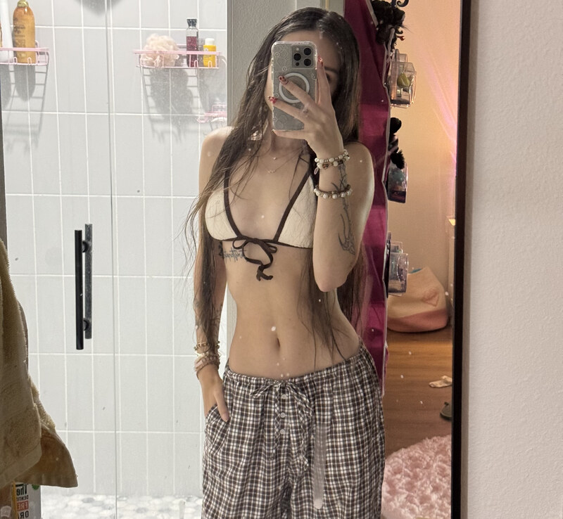 beebee ASMR nude photo 27