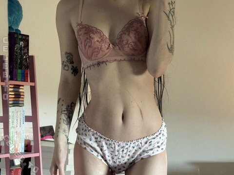 beebee nude photo 117