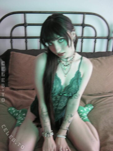 beebee nude photo 349