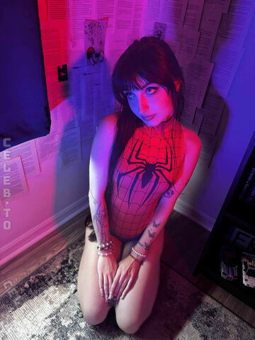 beebee nude photo 13