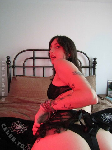 beebee nude photo 31