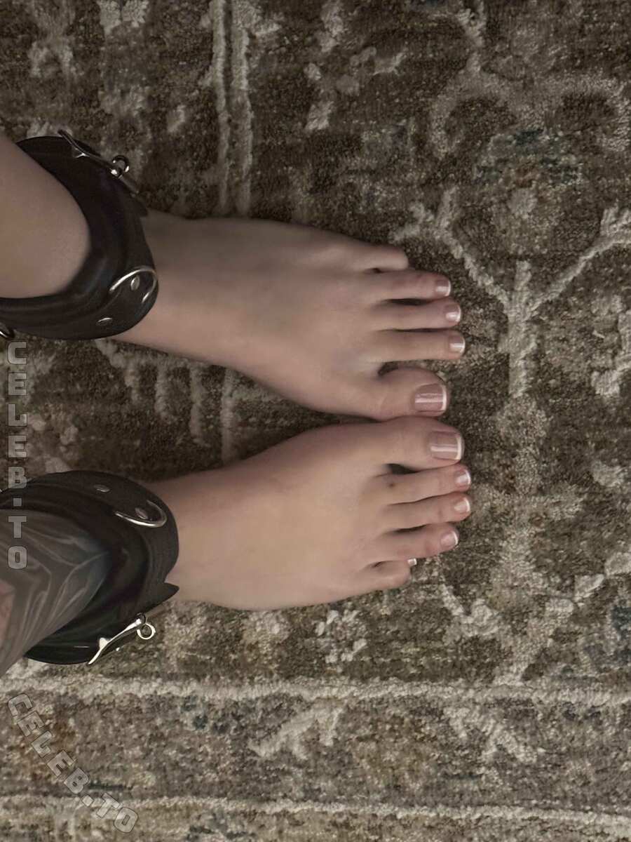 beebee nude photo 10