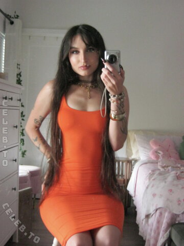 beebee nude photo 32
