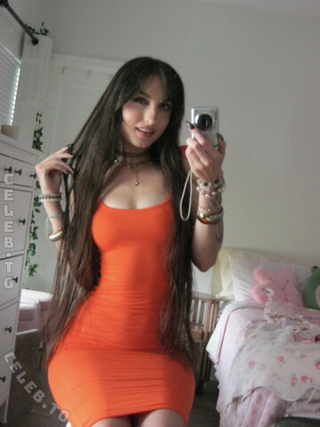 beebee nude photo 31