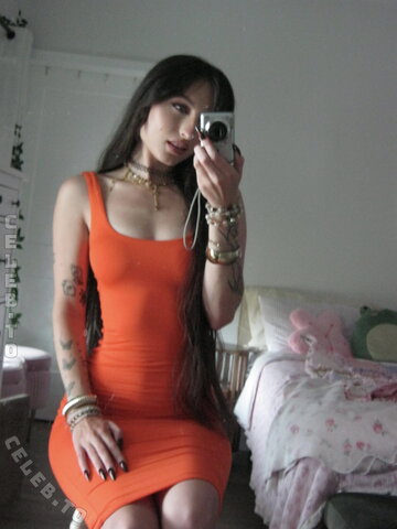 beebee nude photo 30