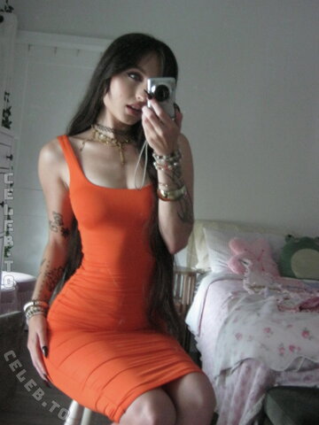 beebee nude photo 29