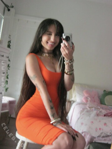 beebee nude photo 27