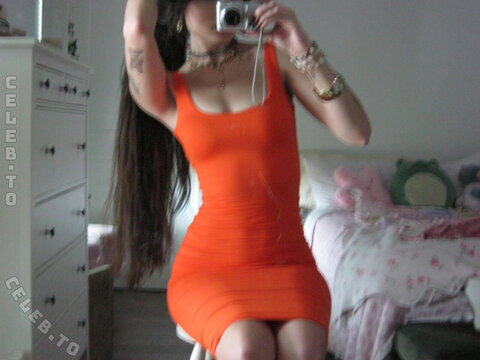 beebee nude photo 26