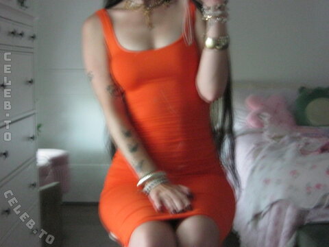 beebee nude photo 24