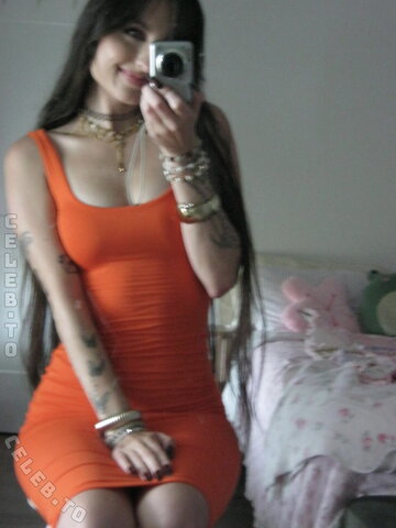 beebee nude photo 23