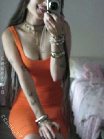 beebee nude photo 22